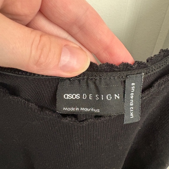 ASOS Ribbed Scallop Edge Crop Tank Top in Black - Picture 3 of 3